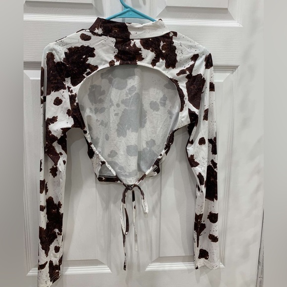 Cow-print Open Back Long Sleeve - Picture 2 of 3